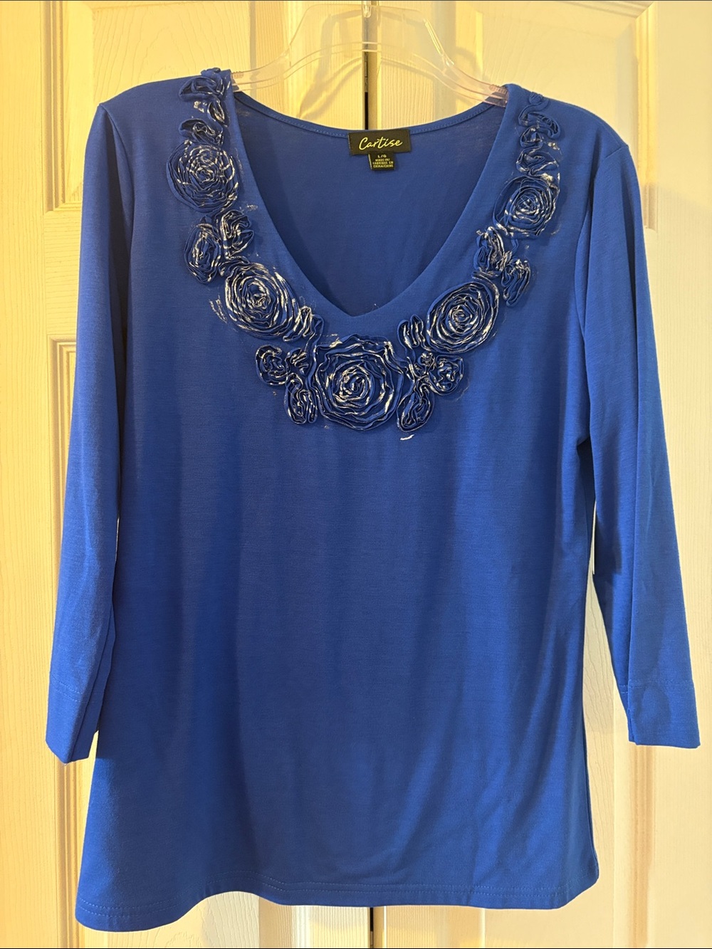 Cartise Women's Royal Blue V-Neck Long Sleeve Top with Floral Appliqué